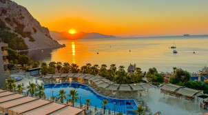 Turunç Premium Otel: Ege Kıyısında Zarafet, Lüks ve Huzurun Buluşma Noktası
